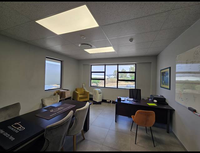 2,889M² WAREHOUSE TO LET IN COSMO BUSINESS PARK